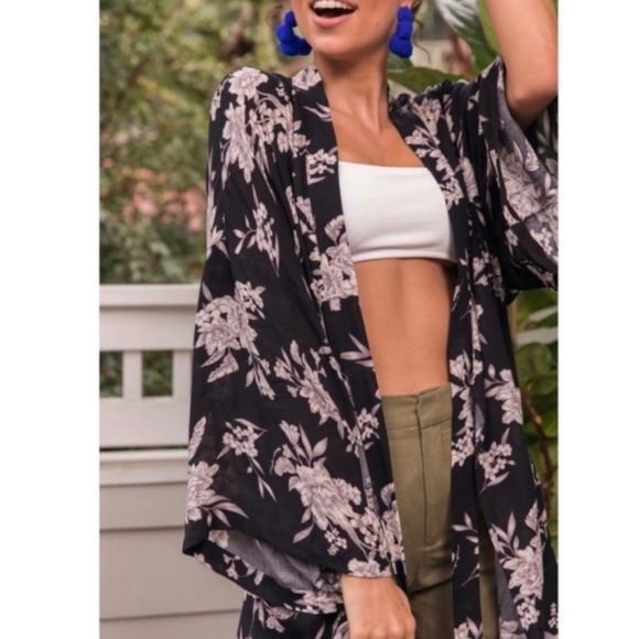 Spiritual Gangster Kimono Robe - Picture 2 of 13